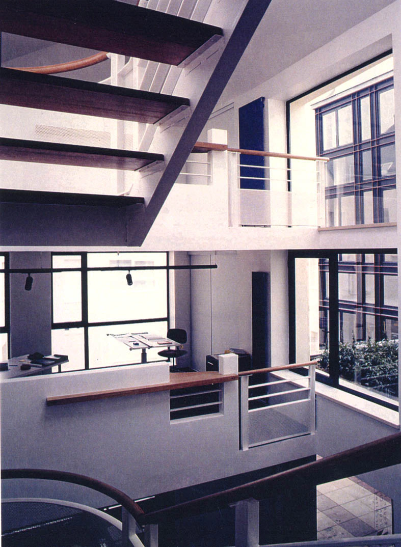 Escalier vu depuis le bureau de l'agence